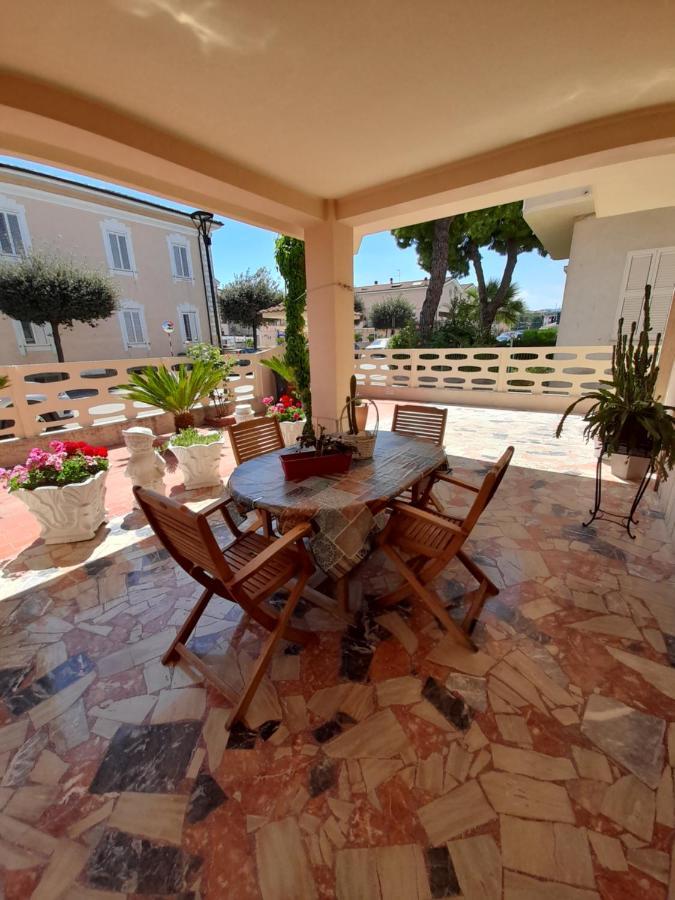 Bouganville Casa Vacanza Ambiente Climatizzato Con Wi Fi Pineto Luaran gambar