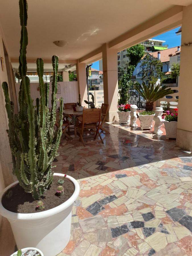 Bouganville Casa Vacanza Ambiente Climatizzato Con Wi Fi Pineto Luaran gambar