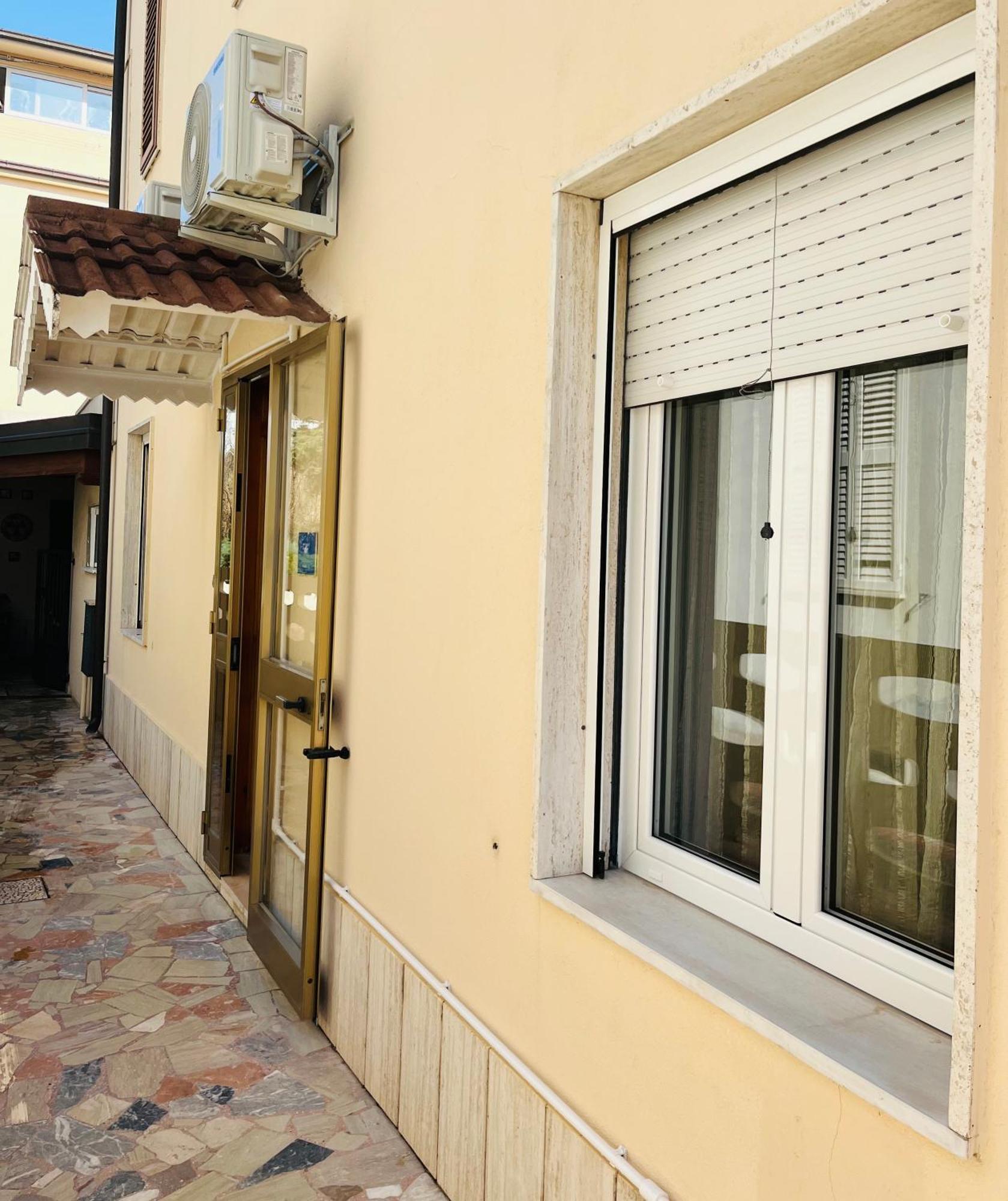 Bouganville Casa Vacanza Ambiente Climatizzato Con Wi Fi Pineto Luaran gambar